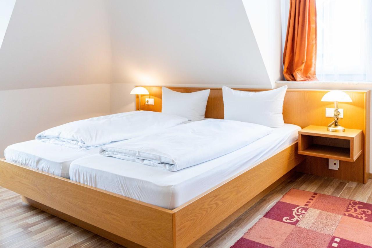 Hotel Am Roemerplatz อูล์ม ภายนอก รูปภาพ