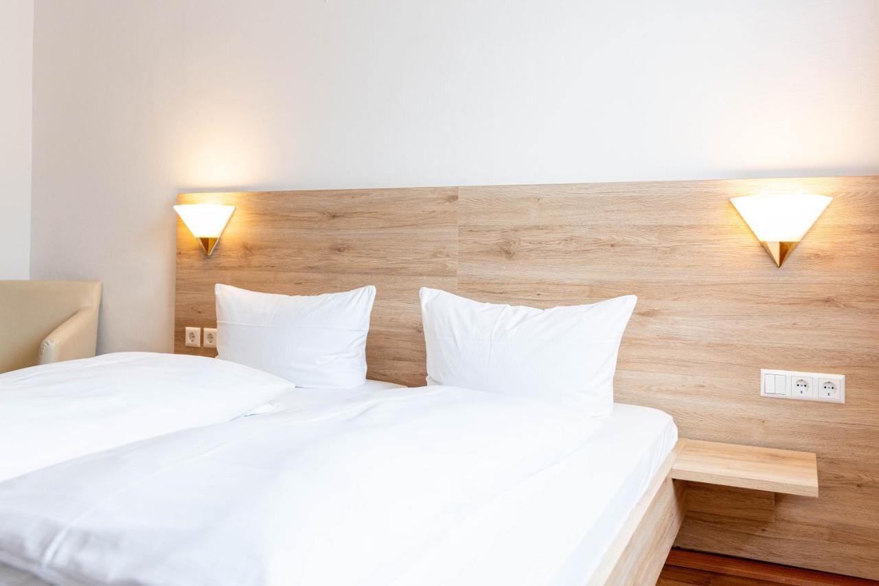 Hotel Am Roemerplatz อูล์ม ภายนอก รูปภาพ