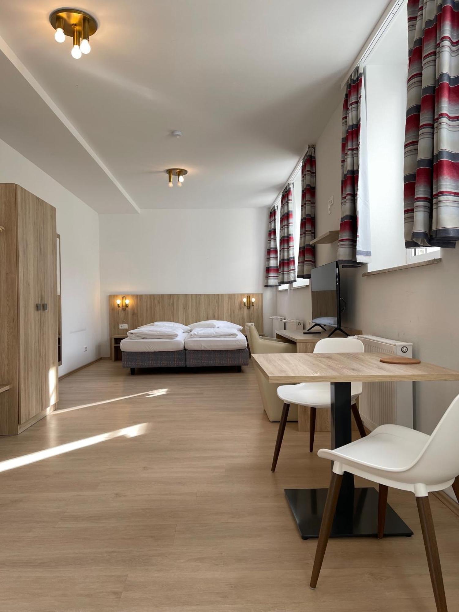 Hotel Am Roemerplatz อูล์ม ภายนอก รูปภาพ